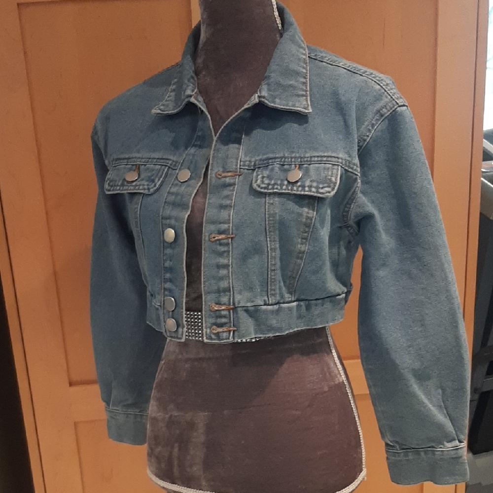 Classic💫Cropped Blue Jean Jacket Size S